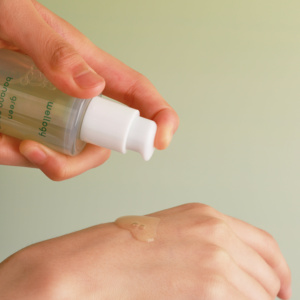 K Beauty Products WELLOGY CREMA DE AGUACATE VERDE Contiene vitamina C y ácido hialurónico calmante para la piel - Product Image 1