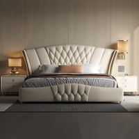 Lit King Size en Cuir Véritable de Luxe, Mobilier Moderne pour Chambre Parentale, Tête de Lit Capitonnée Crème, Lit Double pour Villa