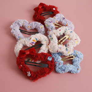 Fermagli per capelli a forma di cuore intrecciati a mano, accessori squisiti lavorati all'uncinetto con filo di lana, realizzati a mano con cura. - Product Image 3