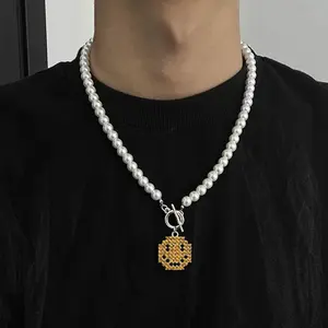 Trend Simple Creative Pixel Mosaic Smiley Face Pendant Necklace for Men and Women Hip-Hop Imitation Pearl Necklaces Jewelry