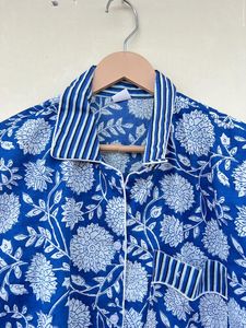 Chemise de nuit décontractée en coton à manches longues pour femme, motif floral bleu imprimé, col mandarin, longueur intégrale, idéale pour le printemps - Product Image 6