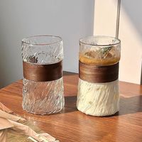 Tasse à café latte en verre transparent à rayures créatives de 400 ml avec manchon en bambou