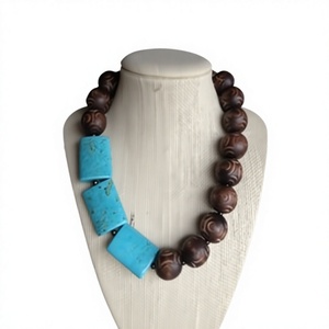 Collier double rang de perles de corail, design élégant avec accents de jade vert, fermoir plaqué or, bijou de fête pour femme, cadeau pour femme - Product Image 5