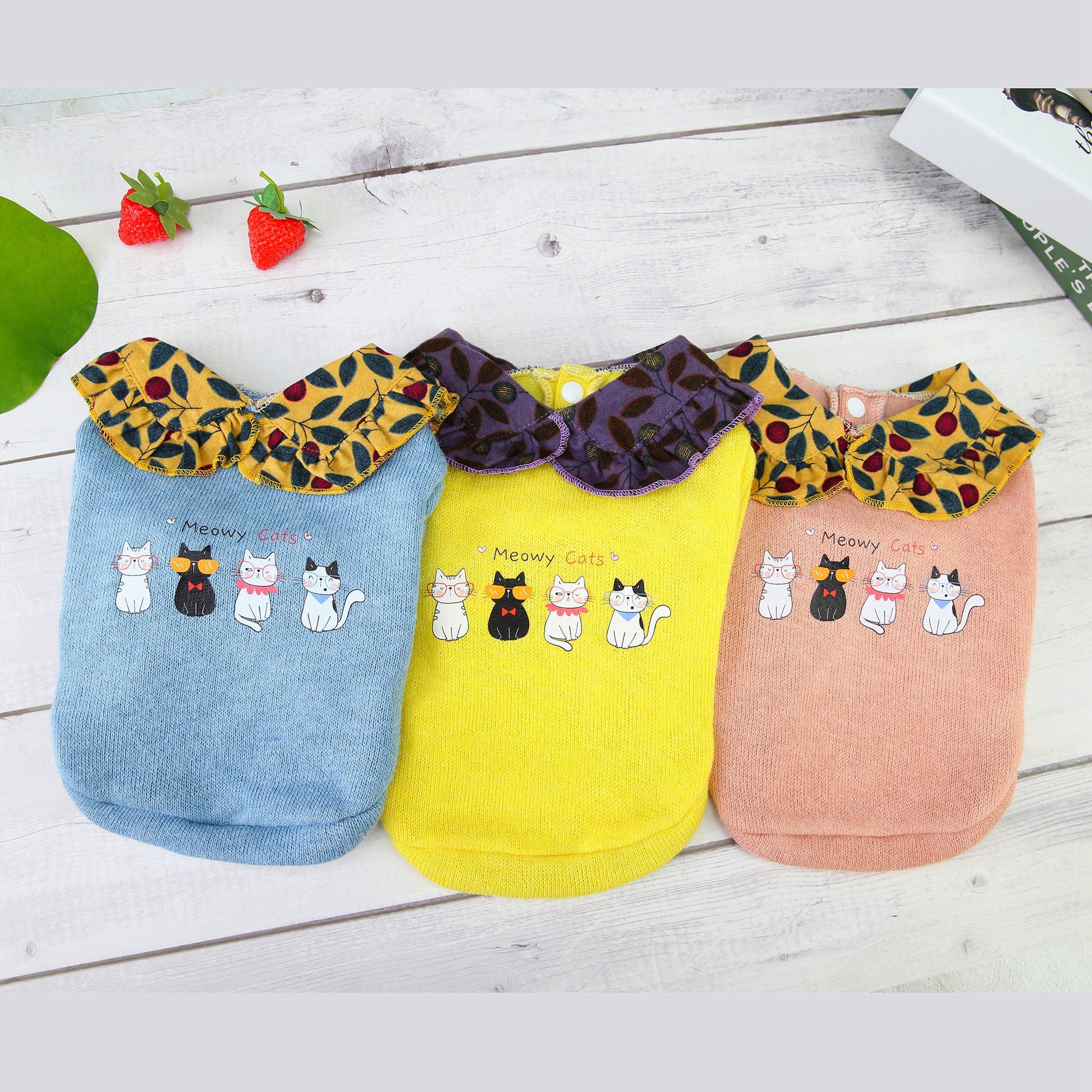 Luxury Classic Wool Fabric Pet Two - Legged Knit Puppy Dog Cat Sweater Winter Pet Apparel Dog Clothes With Anima Pattern