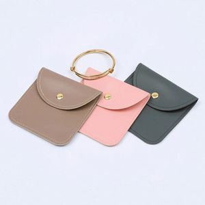 Pochette à bijoux en velours rose de qualité supérieure personnalisable avec boucle dorée, pochette cadeau pour collier, sacs promotionnels de qualité pour bijoux - Product Image 3