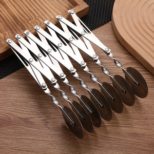 เครื่องตัดแป้งแบบพับได้ ล้อหลายล้อ ทำจากสแตนเลส อุปกรณ์ทำพิซซ่าแบบพับได้ ลูกกลิ้งตัดแป้ง แบบสาม ห้า เจ็ดล้อ - Product Image 3