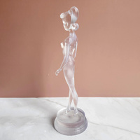 Figurines d'art en résine transparente en gros, modèles sculptés à la main, personnalisables pour la décoration minimaliste de la maison