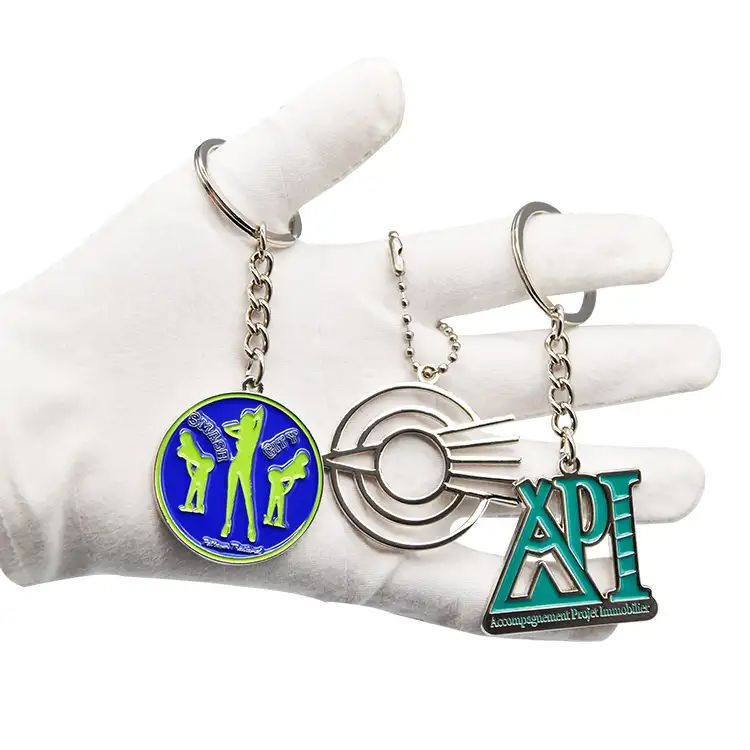 Porte-clés personnalisé en métal et zinc, logo de société, design en émail doux et dur, pièces