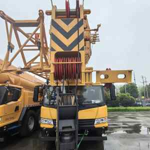 Equipo de Elevación, Grúa Móvil de 50.2m y 100 Toneladas, Grúa sobre Camión QY100K5C con Aire Acondicionado para Maquinaria de Construcción - Product Image 6