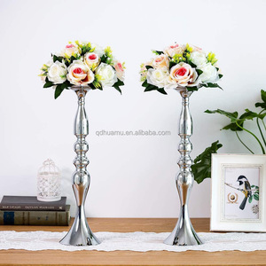Vases en métal doré et argenté style Art Déco, supports à fleurs en fer forgé pour la décoration intérieure, mariages et ornements de table - Product Image 6