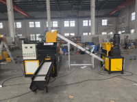 Équipement de recyclage de câbles automobiles usagés haute efficacité V-C06, granulateur de cuivre 80-120 kg/h, machine de granulation de fils pour l'élimination des déchets