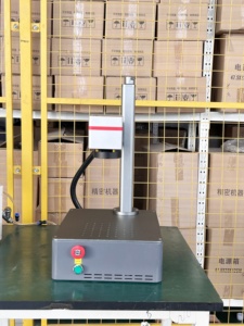 آلة وسم علامات الكلاب المحمولة بالليزر من الفولاذ المقاوم للصدأ 20 واط من ألياف الليزر وسم حلقة وسم - Product Image 4