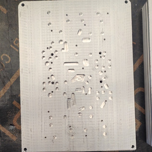 ฮีทซิงค์อะลูมิเนียมแบบกำหนดเอง รูปทรงหวี นำไฟฟ้าได้ ผลิตด้วยเครื่อง CNC สำหรับโมดูลพลังงานใหม่และบอร์ดคอมพิวเตอร์ - Product Image 2
