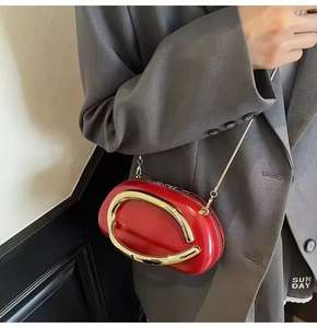 Pochette de soirée en résine de haute qualité, sac à main avec armature métallique, pochette idéale pour femme, best-seller à Bahrein - Product Image 5