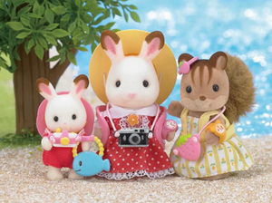 <span class=keywords><strong>Sylvanian</strong></span> <span class=keywords><strong>Families</strong></span> Ensemble d'accessoires pour sorties en plein air, Boîte mystère, Jouet de collection tendance avec chapeau, sac, bandeau, sac à dos et mini-accessoires - Product Image 5