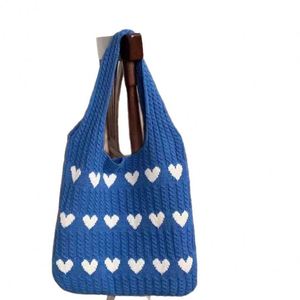 Nouveau style Sac fourre-tout en polyester tricoté à la main pour femme, motif cœur mignon, idéal pour la plage et le shopping - Product Image 5