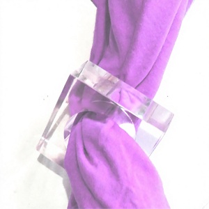 Anneau de serviette en résine transparente fait main de qualité supérieure, porte-serviettes en acrylique, support de serviettes pour mariages et réceptions, porte-mouchoirs de table - Product Image 1