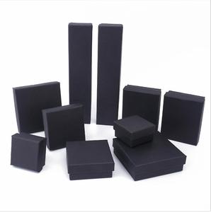 Boîte d'emballage personnalisée en carton pour boucles d'oreilles, bracelets et colliers avec logo sur mesure - Product Image 5