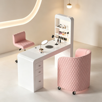 Table de manucure blanche de luxe légère avec étagères de rangement, tiroirs et chaise de manucure orange matelassée assortie pour salon de manucure