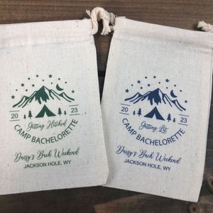 ชุดของขวัญสำหรับงานปาร์ตี้สละโสด 10 ชิ้น ขนาดใหญ่ ลาย Cotton Mountain Hangover Survival Kit  "Getting Hitched or Getting Lit" - Product Image 1
