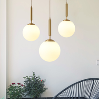 Lustre suspendu moderne en verre LED, finition laiton noir, avec boules de verre laiteuses, pour chambre, salle à manger, escalier, plafond