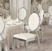 Chaise de banquet empilable rembourrée avec pieds antidérapants et structure en métal doré pour hôtels, mariages, réceptions et événements