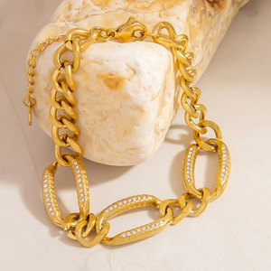 Pulsera de Cadena Gruesa de Moda, Diseño Geométrico en Tono Dorado, Joyería para Fiestas - Product Image 2