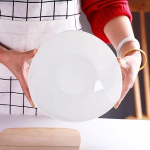 Assiette triangulaire en porcelaine fine de haute qualité, compatible micro-ondes, style chinois, couleur unie, céramique pour hôtel, tendance sur internet - Product Image 5