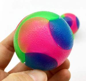 Commercio all'ingrosso divertente LED lampeggiante sensoriale cigolante giocattoli per animali domestici elastici illuminanti palle per cani gatto punte interattive giocattoli in gomma TPR - Product Image 5