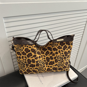 Bolsa de Fraldas Exquisita e Chic, Transversal, para o Dia a Dia do Bebê, Trabalho e Deslocamento, Versátil, Sofisticada, Estilosa e Organizada para Pais - Product Image 4
