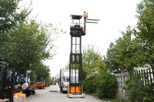 Montacargas Man-up VNA CDMX15-80S con Horquillas Giratorias de 180 Grados, Apilador Eléctrico de Tres Vías para Pasillos Angostos - Product Image 5