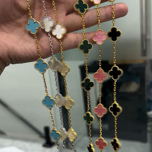 Pulsera de Moda con Trébol de Cuatro Hojas y Cinco Flores para Mujer, Chapada en Oro de 18K, en Existencia, Lista para Enviar - Product Image 1