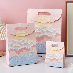 Bolsa de Regalo Reciclable con Diseño Artístico de Pintura al Óleo - Empaque de Papel Ecológico con Asas, Impresión Offset para Librerías, Galerías y Eventos - Product Image 5