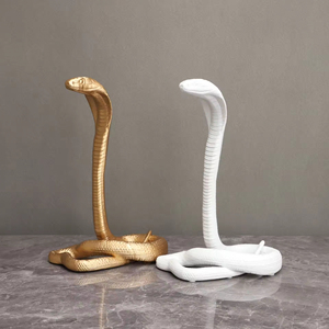 Scultura Animale in Resina <span class=keywords><strong>Cobra</strong></span> Platino di Alta Qualità, Dipinta a Mano, Ornamento Artistico <span class=keywords><strong>da</strong></span> Tavolo per Interni con Colore e Dimensioni Personalizzabili - Product Image 1