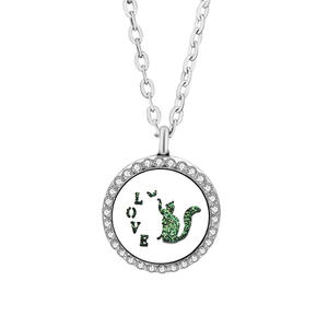 Collier pendentif diffuseur d'huiles essentielles ouvrable à motif animalier en strass - Product Image 1