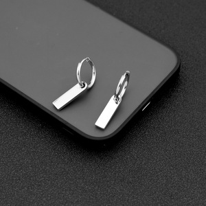 Nouveauté 2026 : Meilleures Ventes – Boucles d'Oreilles Géométriques Personnalisées, Design Minimaliste de Niche, Bijoux de Mode Unisexe, Vente en Gros - Product Image 2
