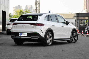 Mercedes-Benz EQE 350 500 4MATIC 2023, Motor <span class=keywords><strong>de</strong></span> 215 kW, 6.7s, 752 km <span class=keywords><strong>de</strong></span> Autonomía, Eje Trasero Rápido, Batería <span class=keywords><strong>de</strong></span> 90-110 kWh, Energía Eléctrica Pura - Product Image 2