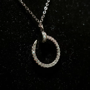 Collier de luxe avec pendentif cercle motif ongles, entièrement pavé de zircone cubique, pour femme, bijoux de mode, vente en gros - Product Image 4