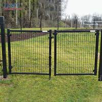 Precio al por mayor 3D curvado galvanizado y valla de malla de alambre de PVC con doble oreja poste cuadrado vallas de hierro jardín y puertas