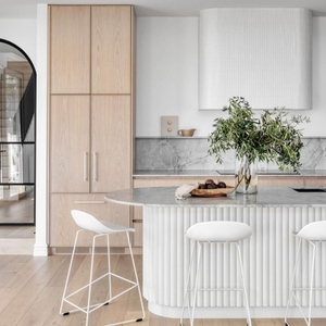 أثاث منزلي مخصص VC ، خزانة مطبخ فاخرة من الخشب الصلب بتصميم مخصص من البلوط الأبيض المدمج في الجدار - Product Image 2