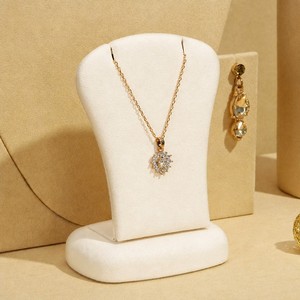 Présentoir à bijoux de luxe WEIMEI blanc et or avec buste pour colliers, boucles d'oreilles, bagues et bracelets – Ensemble de présentation de bijoux - Product Image 3