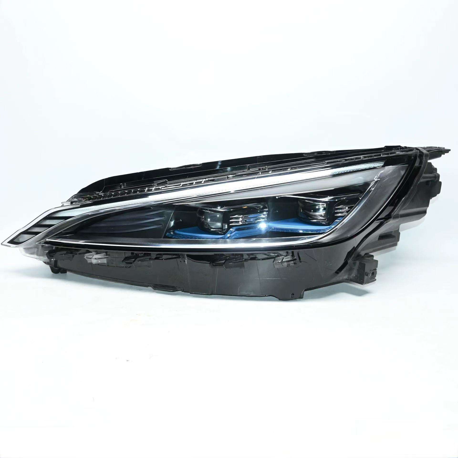 สีขาวอบอุ่น