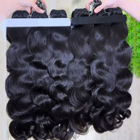 Rambut India Mentah dalam Bundel 8-40 Inci Warna Sesuai Pesanan 100g/pc Rambut India Mentah Keriting Bundel Rambut Manusia Lurus Ekstensi Rambut Manusia