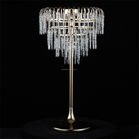 Centres de table de mariage exquis de luxe, support de fleurs en métal doré, vase à fleurs en cristal pour la décoration d'événements de fête de mariage