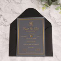Enveloppe noire de luxe d'invitation de mariage acrylique transparente avec le texte de feuille d'or personnalisé