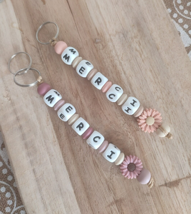 Porte-clés personnalisé en <span class=keywords><strong>bois</strong></span> avec perles en silicone, étiquette personnalisée, porte-clés avec nom ou mots, marguerite, porte-clés pour enseignant, cadeau à offrir à maman - Product Image 6
