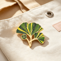 Épinglette en métal plaqué or personnalisée à faible MOQ, motif feuilles et fleurs tropicales