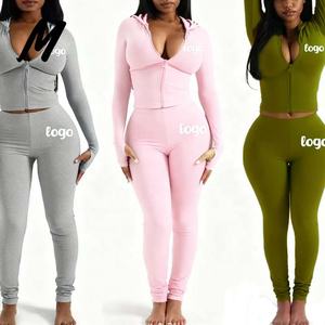 طقم نسائي من قطعتين بشعار مخصص، بدلة رياضية أنيقة للنساء، بنطلون رياضي مطرز، سترة بغطاء للرأس وسحاب وأكمام طويلة - Product Image 3