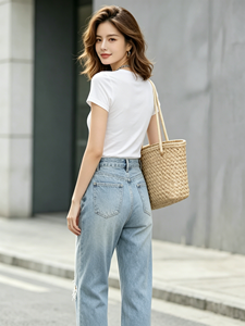 SWEET <span class=keywords><strong>BABE</strong></span> <span class=keywords><strong>Jean</strong></span> en denim déchiré à taille haute et coupe droite pour femme - <span class=keywords><strong>Jean</strong></span> bleu clair délavé avec un style vintage pour un usage décontracté - Product Image 3