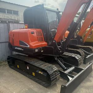 Equipo óptimo para la renovación de terrenos agrícolas en sitios de construcción estrechos con la excavadora pequeña Doushan DX60-9C de 6 toneladas. - Product Image 2